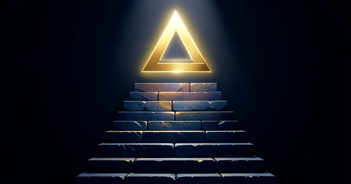 Escadaria de pedra iluminada por um triângulo dourado, símbolo dos 33 graus do REAA