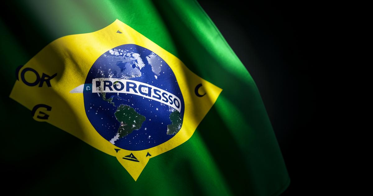 Bandeira do Brasil com a divisa Ordem e Progresso e a esfera celeste estrelada