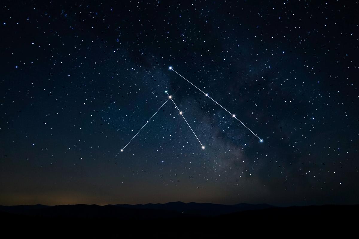 Constelação do Cruzeiro do Sul em céu estrelado